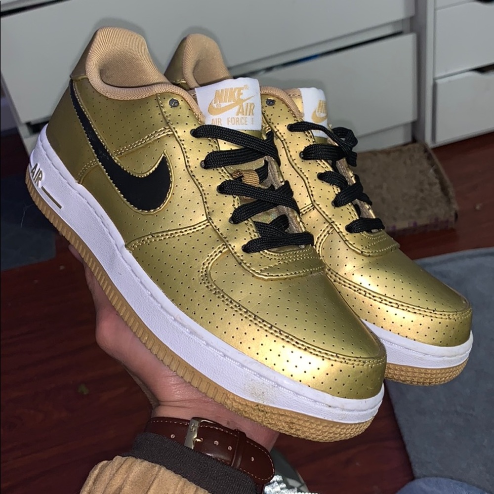 Nike Air Forces Gold